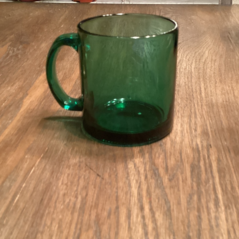 2 VTG MCM Emerald Green 12 Oz mugs made of heavy pressed glass 3 7/8” T 3 3/4” W